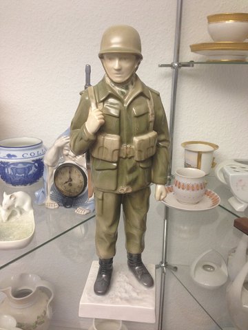 Bing and Grondahl B&G 2444 Gunner - Army -soldier in uniform 29 cm Marked with the three Royal Towers of Copenhagen. Bing & Groendahl In mint and nice condition