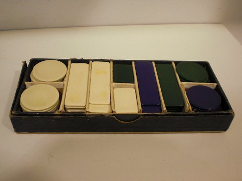 Sæt jetoner i plast.