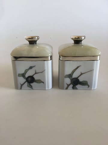 Royal Copenhagen Par Lågkrukker No 1176/1467 med Låg i Hvid Onyx og Sølvmontering.