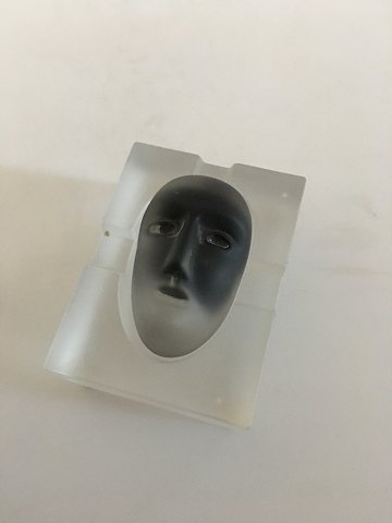 Bertil Vallien for Kosta Boda Todelt Glaskunst med Glas hoved og beholder (askebæger)