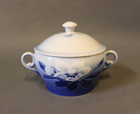 Sugar bowl in Christmas Rose by Bing & Grøndahl, no.: 94.5000m2 showroom.