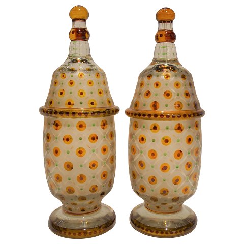 A pair of glass vases with lid, 1900 - 1920