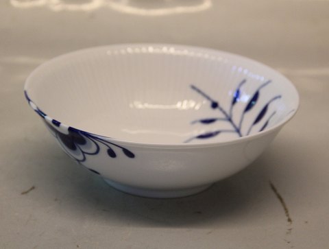 Blue Fluted MEGA Danish Porcelain 575-1 Cereal Bowl  33 cl. 5 x 15.5 cm  (1017357) blue