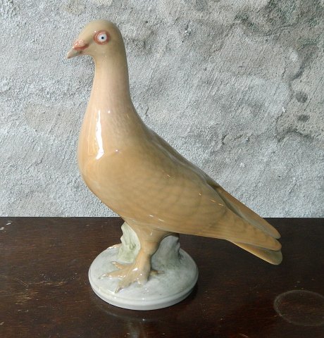 Royal Copenhagenfigure of pigeon