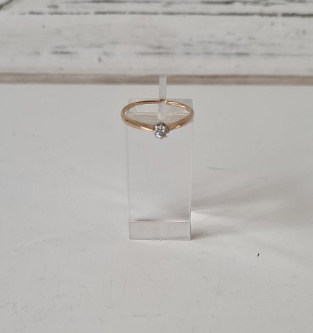 14 kt gold ring with european cut diamond of 0.1 ct.