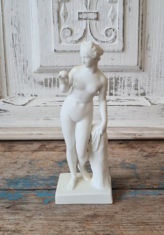 Bing & Grondahl B&G biscuit figure, Venus with the apple by Bertel Thorvaldsen 17 cm.