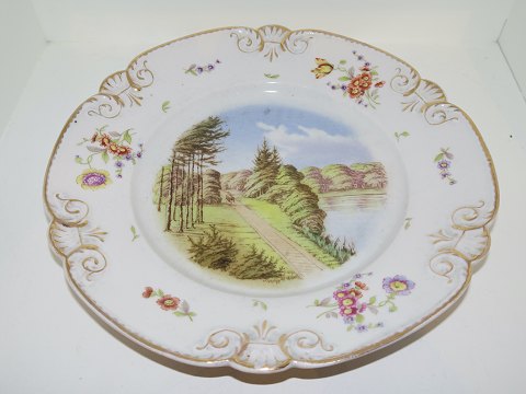 Royal Copenhagen
Sjælden Rokoko middagstallerken med slotsprospekt Porte Fra Gribskov fra 1800