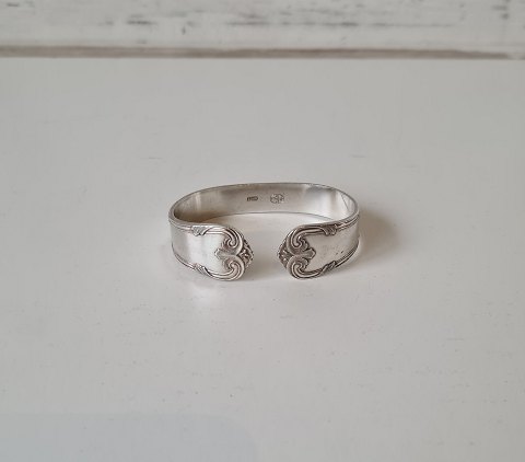Herregård napkin ring in silver