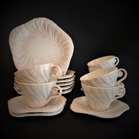 Royal Copenhagen, Arje Griegst; Rosa konkylie porcelæn,  kagetallerker #14176