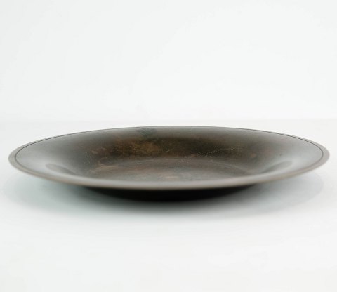Round dish of bronze and in great vintage condition.
5000m2 showroom.