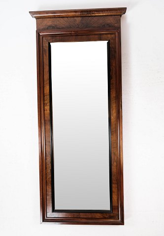 Tall mirror of mahogany, in great antique condition from the 1860s. 
