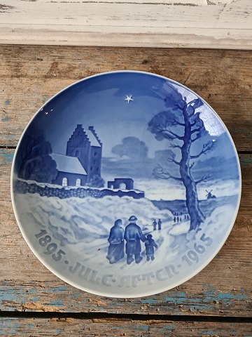 B&G Christmas anniversary plate 1895 - 1965, On the way to church.