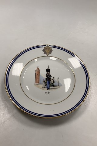 Royal Copenhagen Uniformer fra Den Kongelige Livgarde 1983Måler 22cm / 8.66 inch