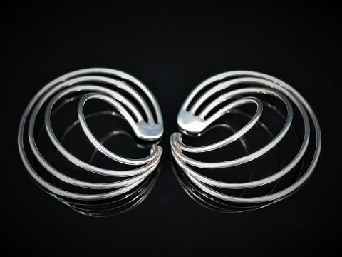 Georg Jensen, Allan Scharff; A pair of Alliance ear rings in sterling silver #555