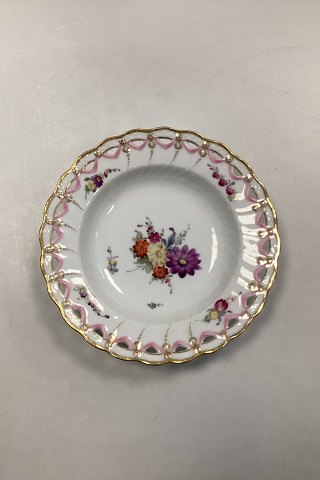 Royal Copenhagen Fuld Saksisk Blomst Dyb Tallerken med Gennembrudt Blondekant 
fra 1860-1890