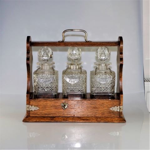 Tantalustrækasse med3 karafler