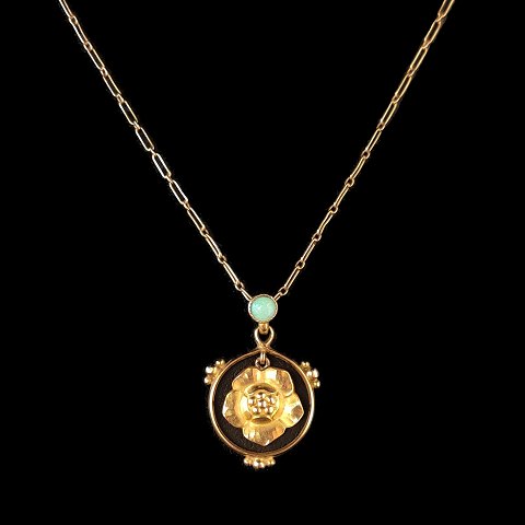 Georg Jensen; A necklace in 18k gold set with an opal #182