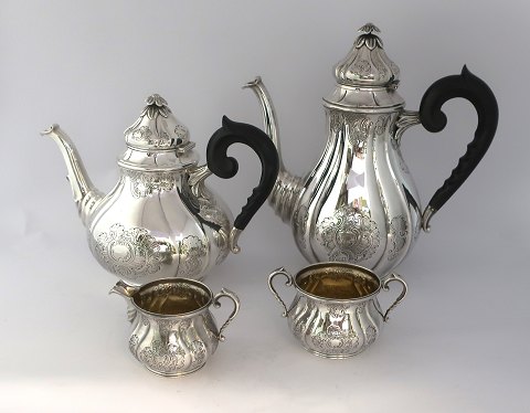 Svend Toxvärd. Silver tea & coffee service (830). Consisting of teapot, coffeepot, sugar bowl and creamer. Height of the coffee pot 24.5 cm.