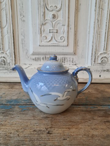 B&G Seagull with gold rim rare small tea pot no. 93