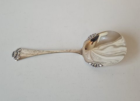 Water lilly cake server in silver from 1926