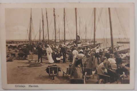 Postkort: Liv I havnen I Gilleleje I 1913Gamle postkort købes og sælges Køber hele samlinger , et postkortalbum eller flere postkort albums