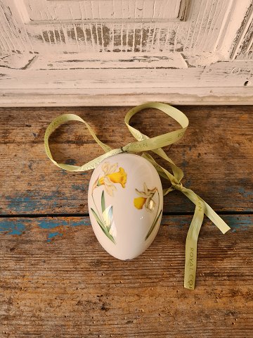 Royal Copenhagen large Easter egg decorated with daffodils from 2009