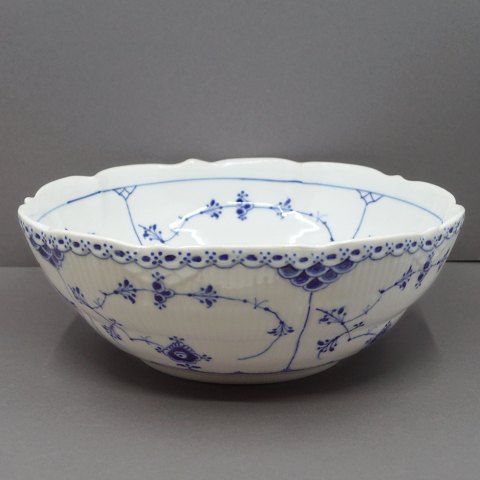 Royal Copenhagen, blue fluted half lace; A bowl of porcelain #632