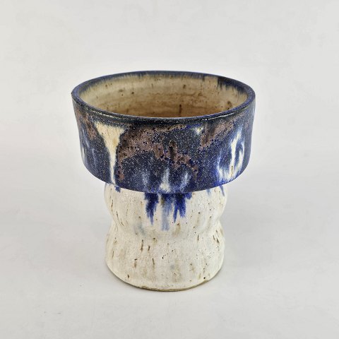 Inger Bloch
Vase i hvid og blå glaseret keramik