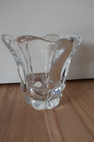 Glasvase from Orrefors, Sweden
Design: Nils Lanberg, Sweden
Modelnr.: 3225
H: 15,5cm
From the 1950-Years
The vase is made of a thick glas
In a very good condition