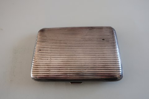 Cigarette case
Silver
Stamp: I.W.
8,5cm x 6cm
In a very good condition
