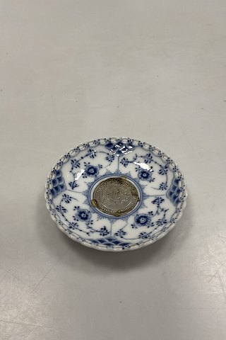 Royal Copenhagen  Musselmalet Helblonde Askebæger / Platte med Sølvmønt No 
1/1009