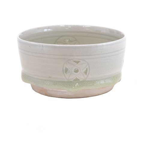 Small stoneware bowl by Gertrud Vasegaard. Signed. 
H: 5cm. D: 10,5cm