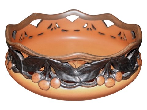 Ipsen art potteryLarge round bowl with pierced border