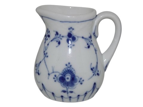 Blue Traditional Hotel porcelain
Miniature creamer