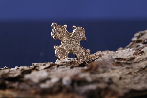 Classic Day of the Dead cross in 8 carat gold, stamped 333. Great gift idea.