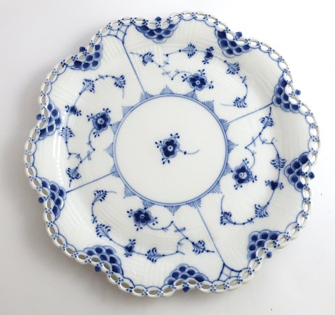 Royal Copenhagen. Musselmalet, Helblonde. Fad til frugtskål. Model 1062. 
Diameter 25 cm. (3 sortering).