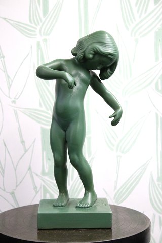 Kai Nielsen Venus figur i mørkegrøn glaseret terracotta.
"Venus Glypogos.
HAR REPARATION !