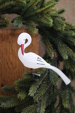 Gammelt juletræspynt i form af svane i bemalet glas med klemme fra omkring 
1940...