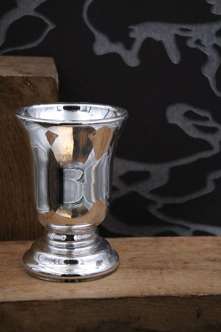 Vase in 19th century Mercury Glass. H: 13.5cm. Dia.: 9.5cm.