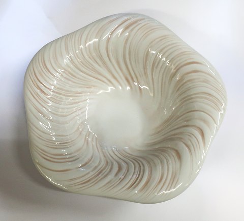 Royal Copenhagen. Pink Conch. Design Arje Griegst. Deep dessert plate. Diameter 
20.5 cm. Model 14173. (1 quality).