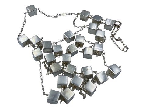 Georg Jensen sterling silver
Aria necklace with square silver cubes