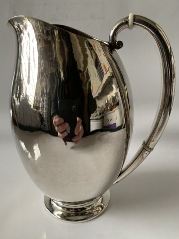 Silver jug &#8203;&#8203;Evald Nielsen hammered
Height. 17.5 cm.