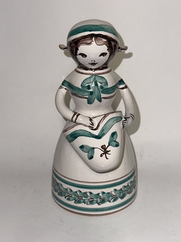 Alice Petersen: Figur af pige med kurv fra Lars Syberg