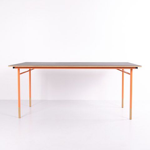 Nyhavn Dining Table – Finn Juhl – House of Finn Juhl – Grey Linoleum – Oregon 
Pine – 2015
Great condition
