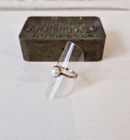Vintage ring i 8 kt guld med akoya perle