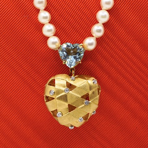 Ole Lynggaard; Heart clasp with diamonds + heart clasp with blue stone