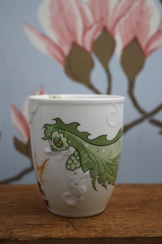 Krus med eventyr motiver designet af Shane Brox fra Royal Copenhagen...