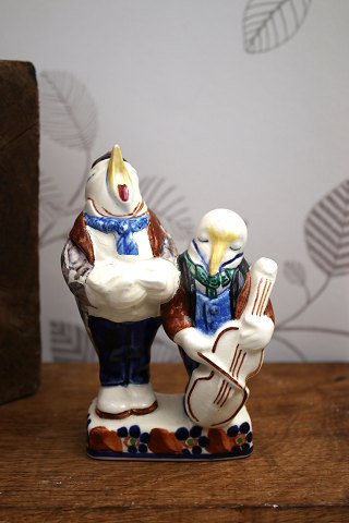 Nattergal & Lærke , fajance figur fra Aluminia "I skoven skulle være gilde" designet af Kai Nielsen i 1908...