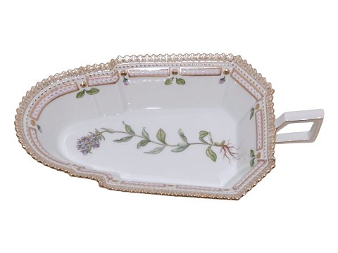 Flora DanicaLarge dish with handle 20.9 cm.