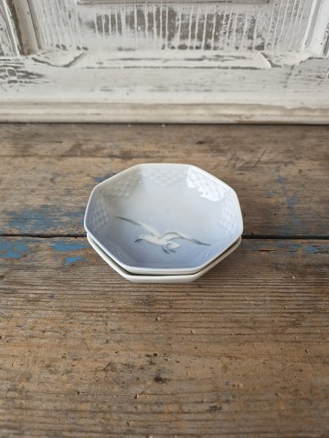 B&G Seagull set without gold rim small angular dish no. 246